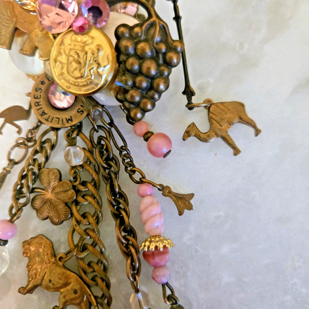Vintage Lisa Carlson bronze dangle animal theme brooch with buttons pink beads - Picture 15 of 16